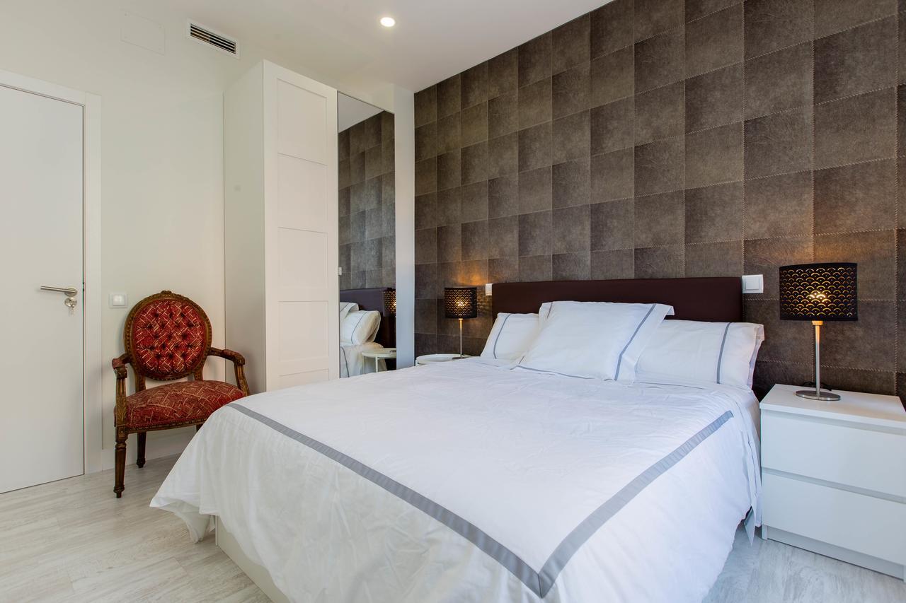 Bookinmadrid Com - Cascorro Sq 18 Pax Appartement Madrid