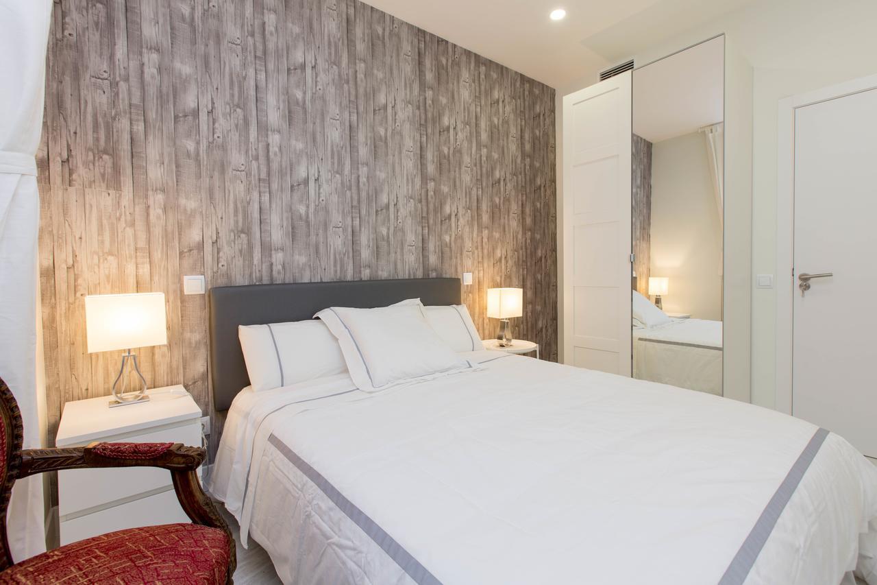 Bookinmadrid Com - Cascorro Sq 18 Pax Appartement