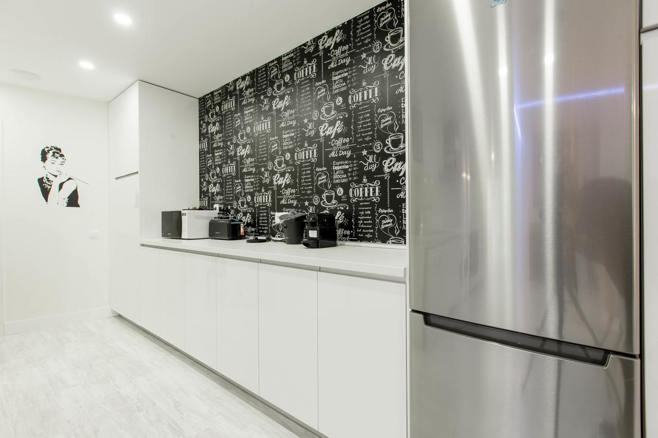 Appartement Bookinmadrid Com - Cascorro Sq 18 Pax Madrid