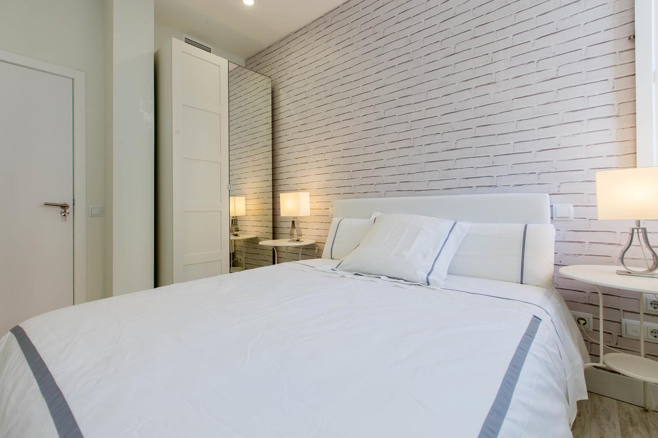 Bookinmadrid Com - Cascorro Sq 18 Pax Appartement Madrid