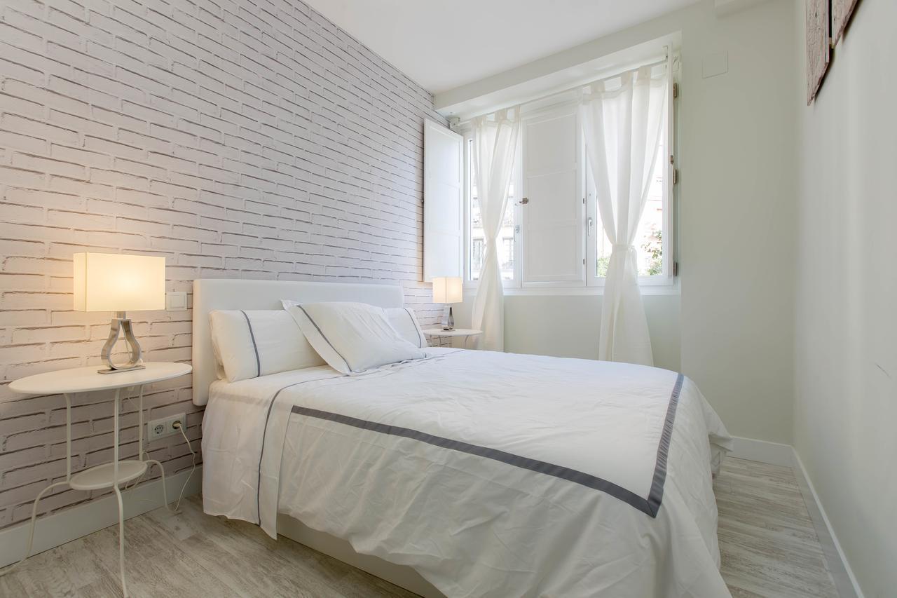 Bookinmadrid Com - Cascorro Sq 18 Pax Appartement *