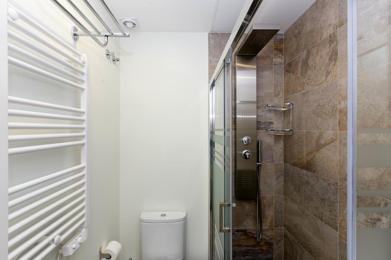Appartement Bookinmadrid Com - Cascorro Sq 18 Pax Madrid